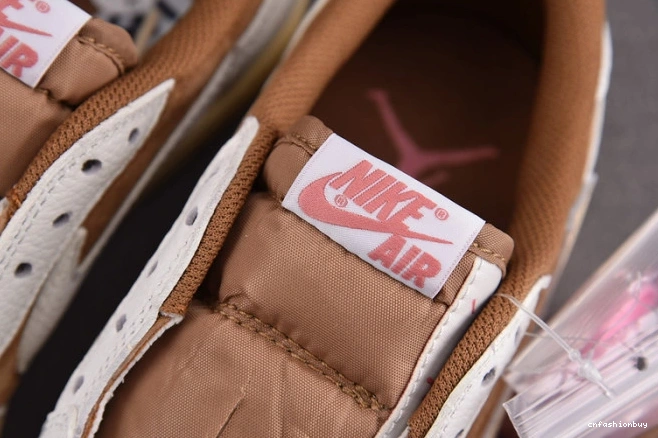 Travis 1 Low x SP AJ OG Scott DM7866-106 1210